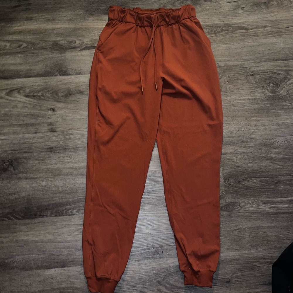 Lululemon joggers. Tapered ankle. Size 4.